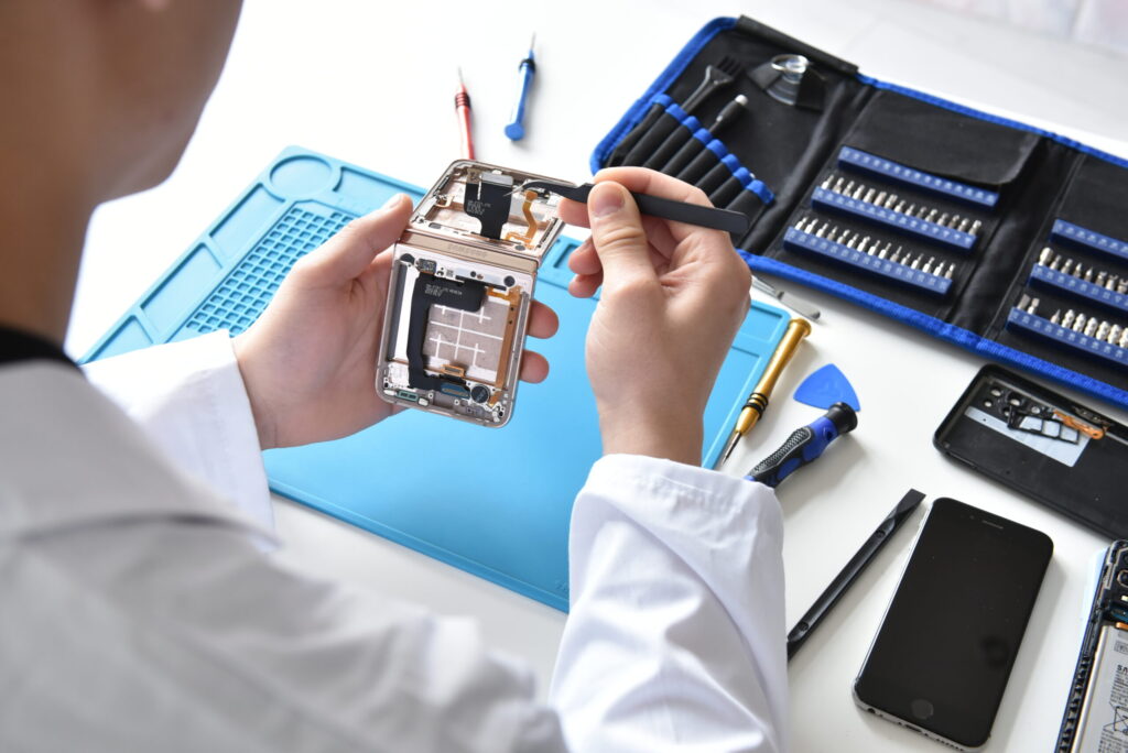 StarterFix corso e kit completo per imparare la riparazione smartphone, con manuale e strumenti professionali